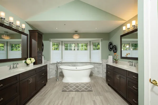 sinks with tub in middle